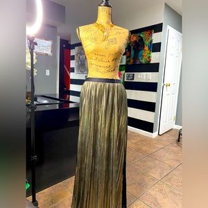 Beautiful Metallic Gold skirt L/XL